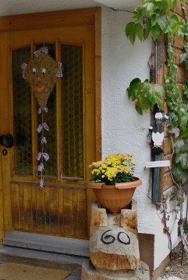 JOLLY HOUSE DOORWAY