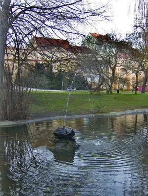 VOJANOVY SADY PARK POND