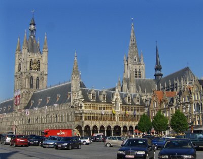 A THE CLOTH HALL & THE TOWN HALL   774