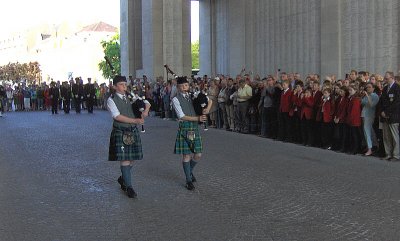 YOUNG PIPERS PLAY THE LAMENT