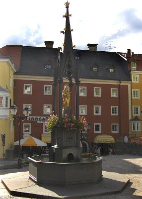 THE MARIENBRUNNEN WELL