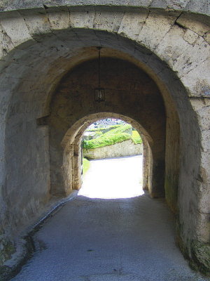 ARCHWAY ON TO THE BATTLEMENTS