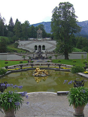 POOL & TERRACED  GARDENS