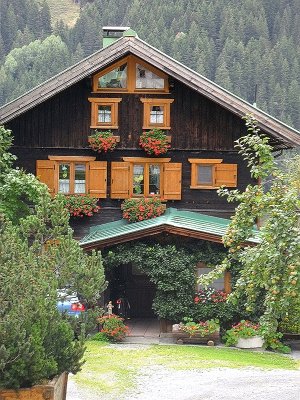 OLD-STYLE CHALET