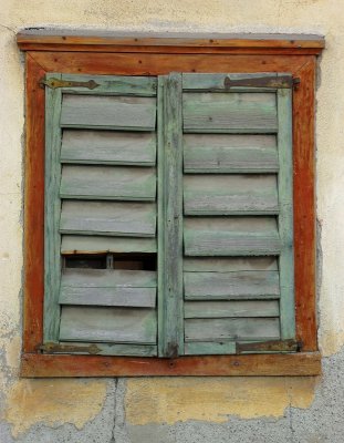 ELDERLY SHUTTERS