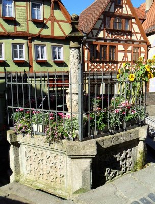 FOUNTAIN AT PLONLEIN