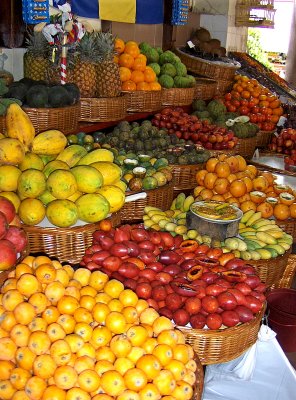 GREAT VARIETY OF FRUIT ON DISPLAY