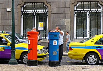TAXI DRIVERS HOLDING UP THE POSTBOXES!