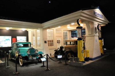 1930 Nash and 1929 Chevrolet at gas station