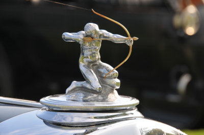 1933 Pierce-Arrow hood ornament