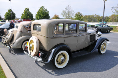1930s Ford sedan