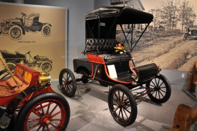 1901 Oldsmobile Curved Dash, on loan from Lehigh County Historical Society.