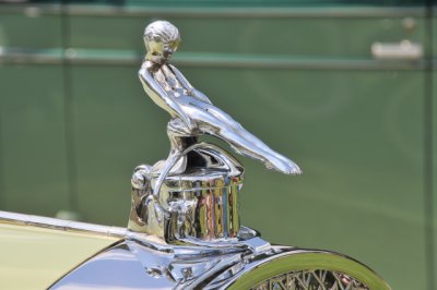 Hood ornament of 1924 Packard Model 143 Town Car by Fleetwood