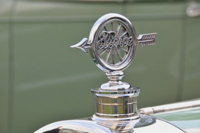 Hood ornament of 1927 Pierce-Arrow Model 36 Coupe by Judkins (PP br/co)