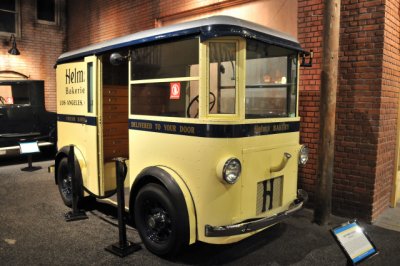 1931 Twin Coach delivery truck of Helms Bakery; DIVCO later bought the Twin Coach company; Lynette Rawlings Collection (ST)