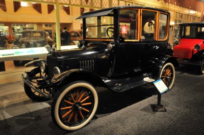 1921 Ford Model T Center Door Sedan; at $795, Ford's costliest 1921 model; 180,000 made in 1921; Petersen Museum Collection (ST)