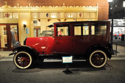 1924 Franklin Model 10C Sedan ... The air-cooled Franklin engines were touted for not boiling over or freezing. (DC, ST)