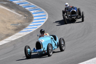 No. 31, Peter Giddings, 1926 Bugatti Type 35B, and No. 5, Charles Dean, 1932 Bugatti Type 51 (3124)