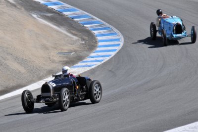 No. 5, Charles Dean, 1932 Bugatti Type 51, and No. 31, Peter Giddings, 1926 Bugatti Type 35B (3176)