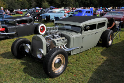 1930 Ford Tudor hot rod with Chrysler Hemi V8 (6253)