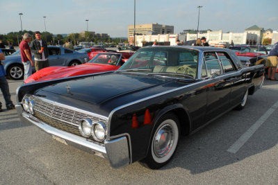 1962 Lincoln Continental 4-door sedan (4200)