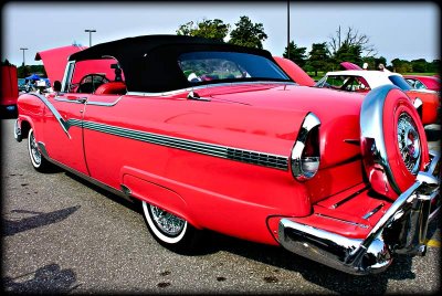 Ford Fairlane convertible with continental kit