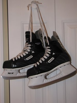 12 - Skates