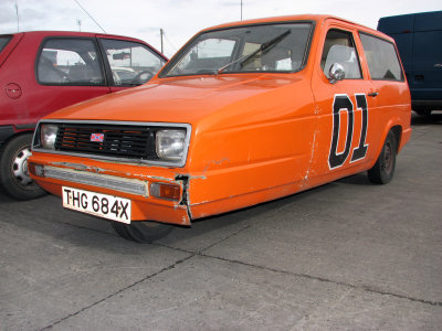 The General Lee Reliant Robin 01
