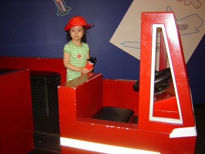 兒童館裏的交通工具--消防員