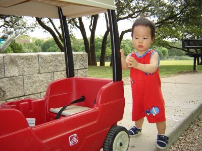 聚聚喜歡推車