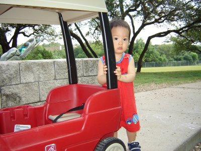 聚聚喜歡推車