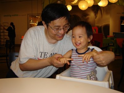 在 Ikea 吃中飯, 聚聚玩蟲蟲飛
