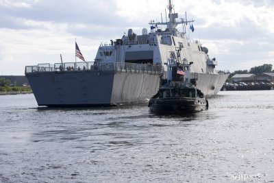 tug coming alongside USS Freedom