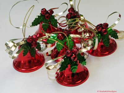 16 Christmas bells