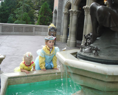 Naomi and Sophie looking at Cinderella's fountain