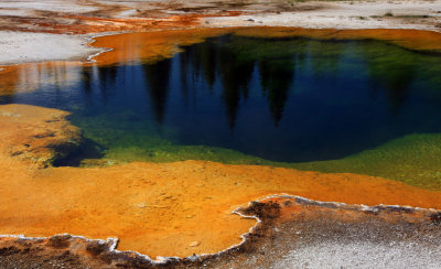 emerald geyser.jpg