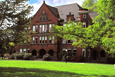 Oregon_University of Oregon_Eaton Hall.jpg
