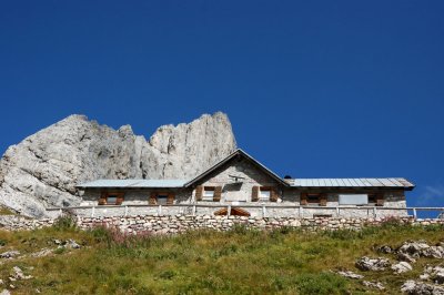 rifugio calvi. alpi carniche .jpg