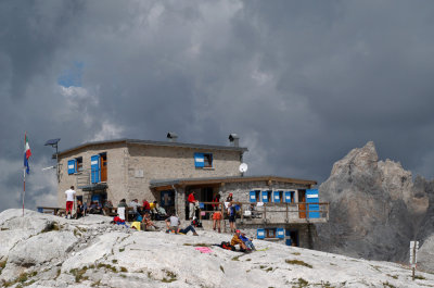 rifugio dodici apostoli . brenta .jpg