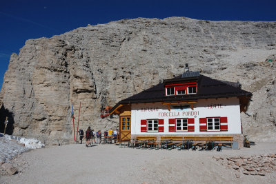 rifugio forcella pordoi . dolomiti .jpg
