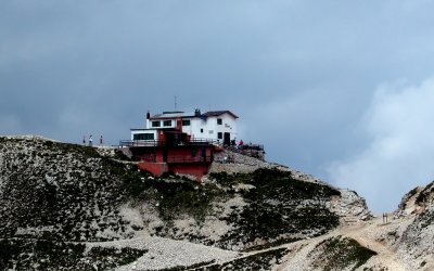 rifugio fraccaroli. cima carega.jpg