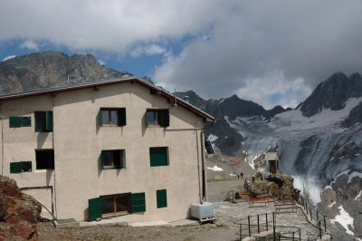 rifugio marinelli-bombardieri . bernina .jpg