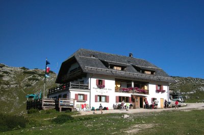 rifugio sennes .dolomiti .jpg