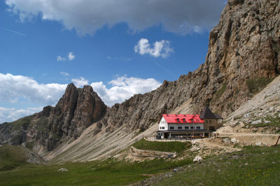 rifuio alpe di tires. sciliar .jpg