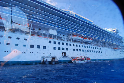 Tender leaving the Emerald Princess