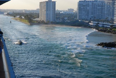 Wake leaving Port Everglades