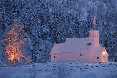 kerk in de sneeuw