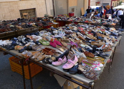 market for used shoes