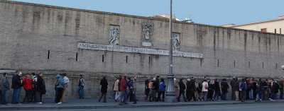 Crowd at the entrance of the Vatican Museums