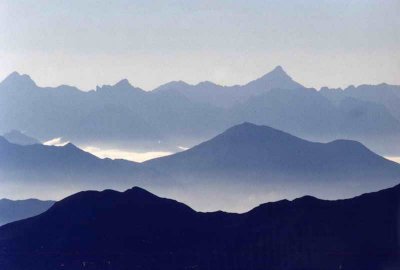Silhouettes de l'Anie (arrière-plan) et du Labigouer (au second plan)